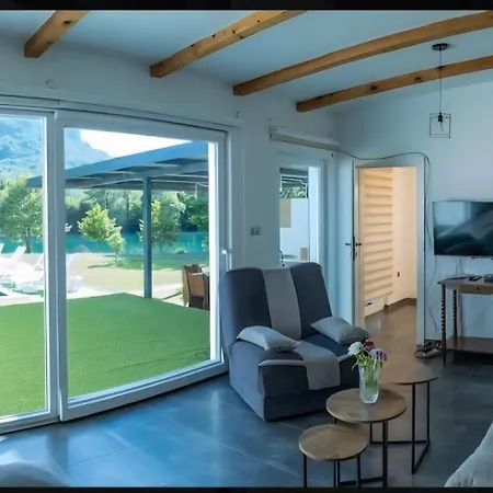 Anis - River Side Heated Pool&jacuzzi Holiday home