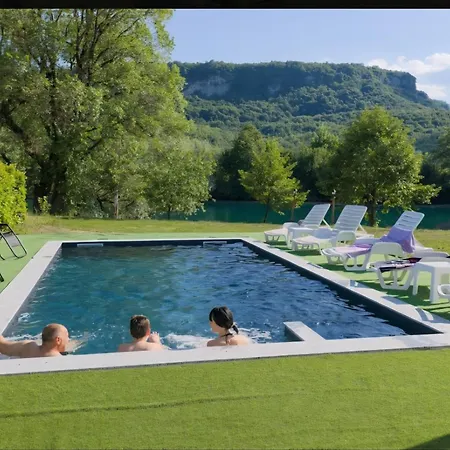 Holiday home Anis - River Side Heated Pool&jacuzzi Bihac