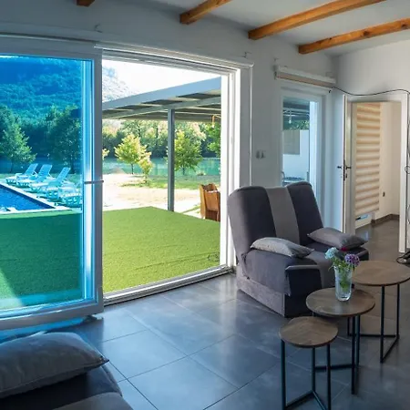 Anis - River Side Heated Pool&jacuzzi Holiday home