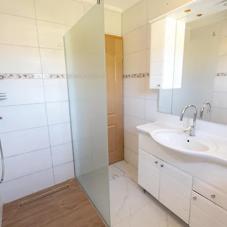 Anis - River Side Heated Pool&jacuzzi Holiday home *