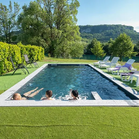 Anis - River Side Heated Pool&jacuzzi Holiday home